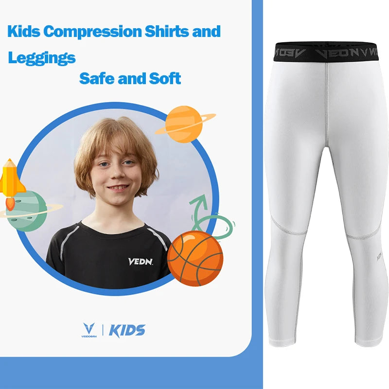 Um conjunto de leggings de compressão para meninos jovens e camisa de manga comprida